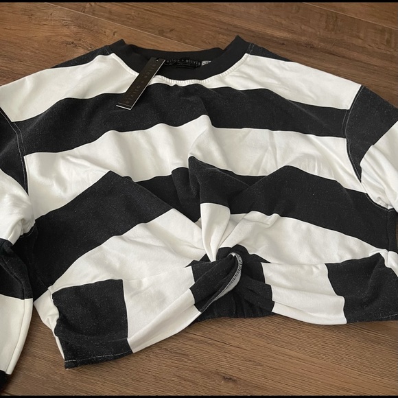 ALICE + OLIVIA-NWT Striped Cropped Sweatshirt